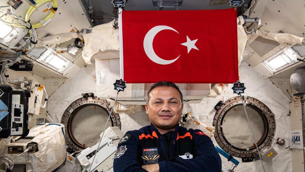Astronot Alper Gezeravcı, Türkiye’nin ilk insanlı uzay serüveniyle tarihe geçti