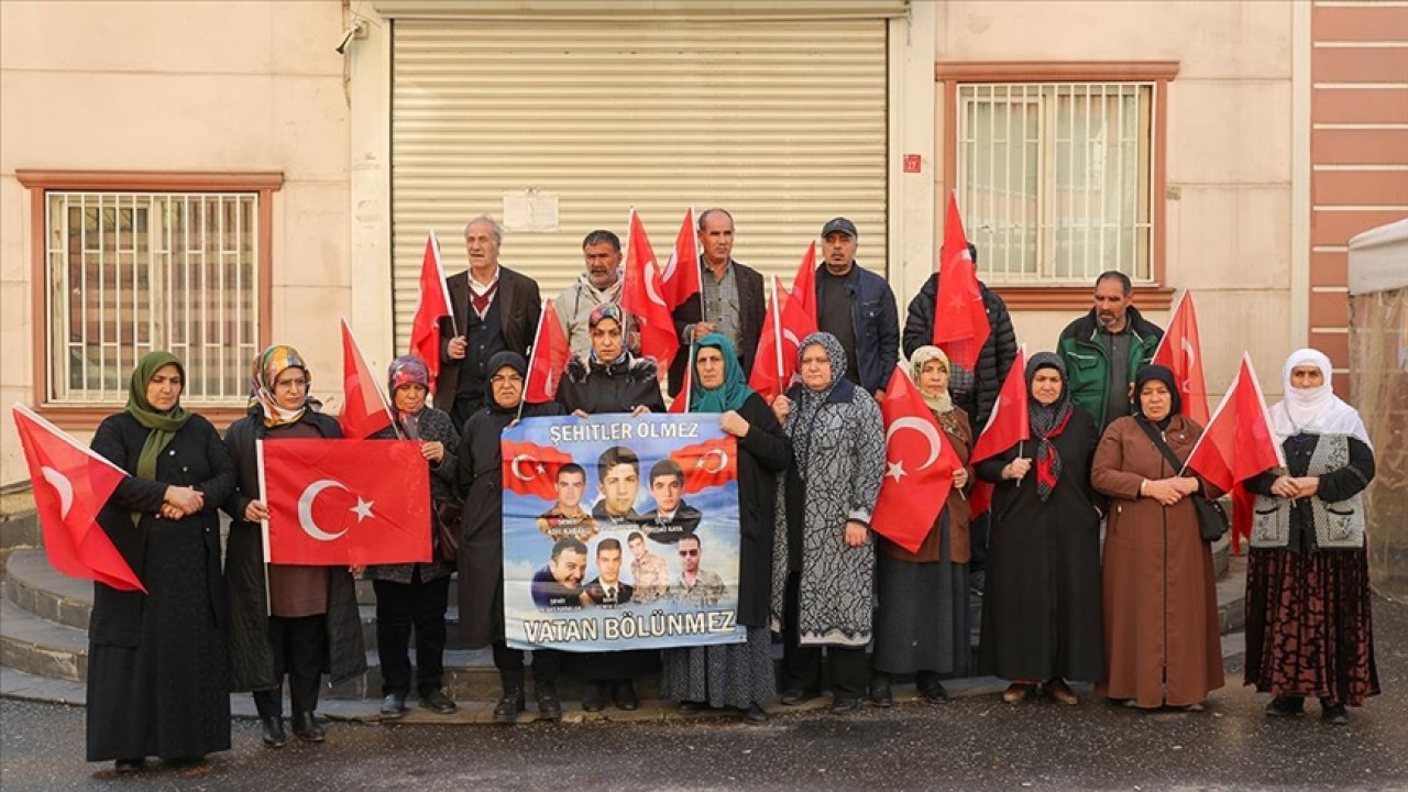 Diyarbakır anneleri, terör örgütü PKK tarafından Gara’da şehit edilenleri andı