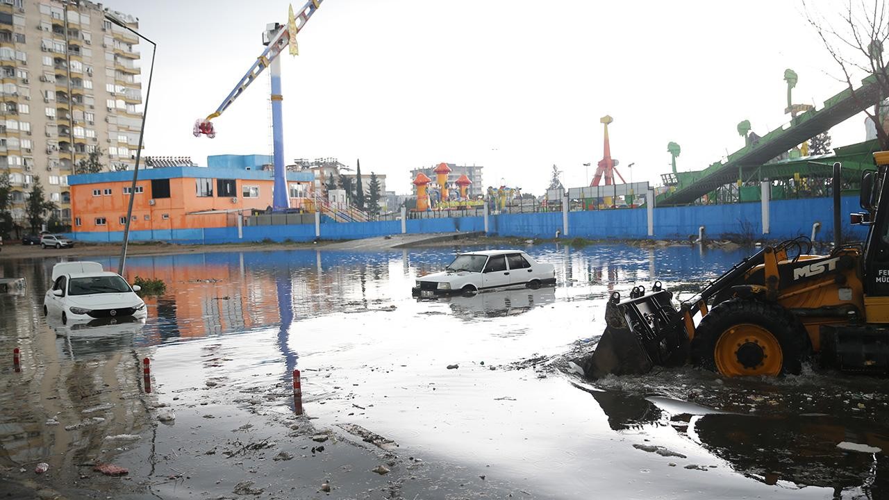Antalya'da sel felaketi: 426 noktada çalışmalar devam ediyor