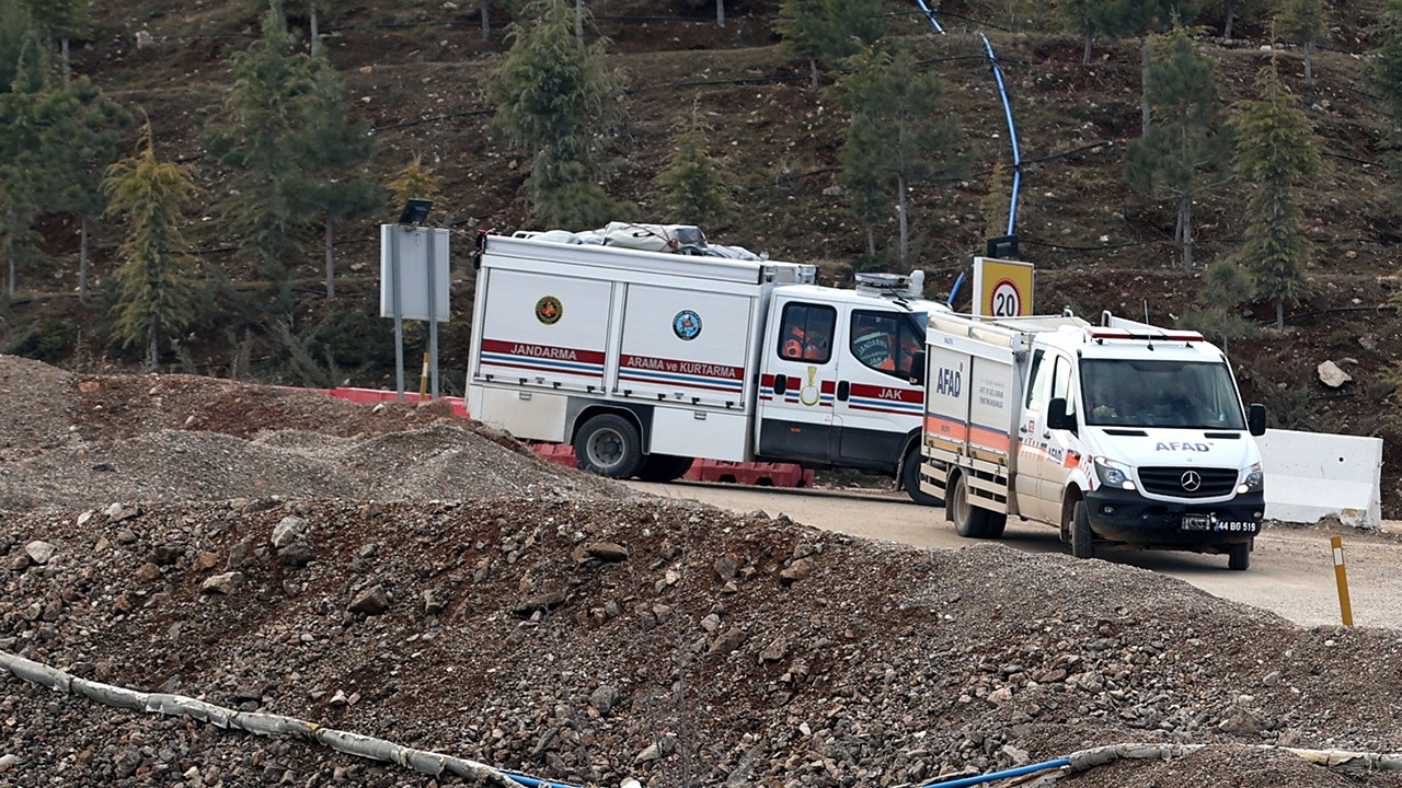 Erzincan’da kayıp işçileri arama çalışmalarında bazı noktalarda metal yoğunluğu tespit edildi