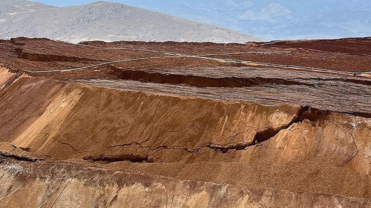Toprak kaymasından saatler önce alanda görülen çatlaklar zanlıların ifadelerinde
