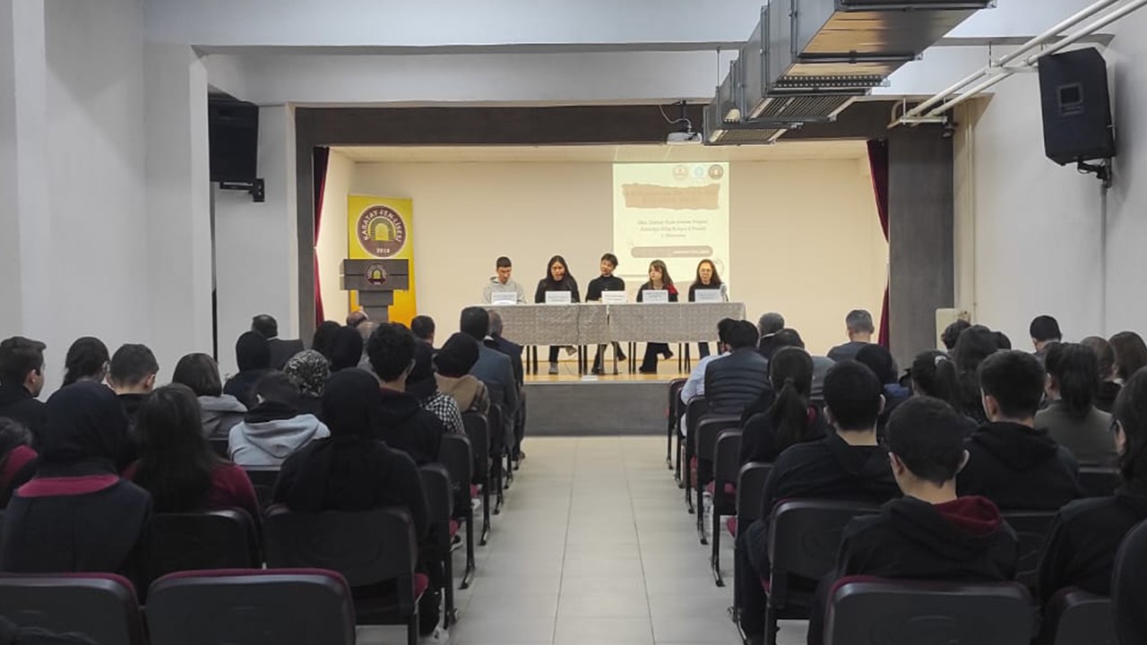 Konya'da ''Edebiyatımızın Bin Yıllık Sesi Kutadgu Bilig'' panelleri gerçekleştirildi 