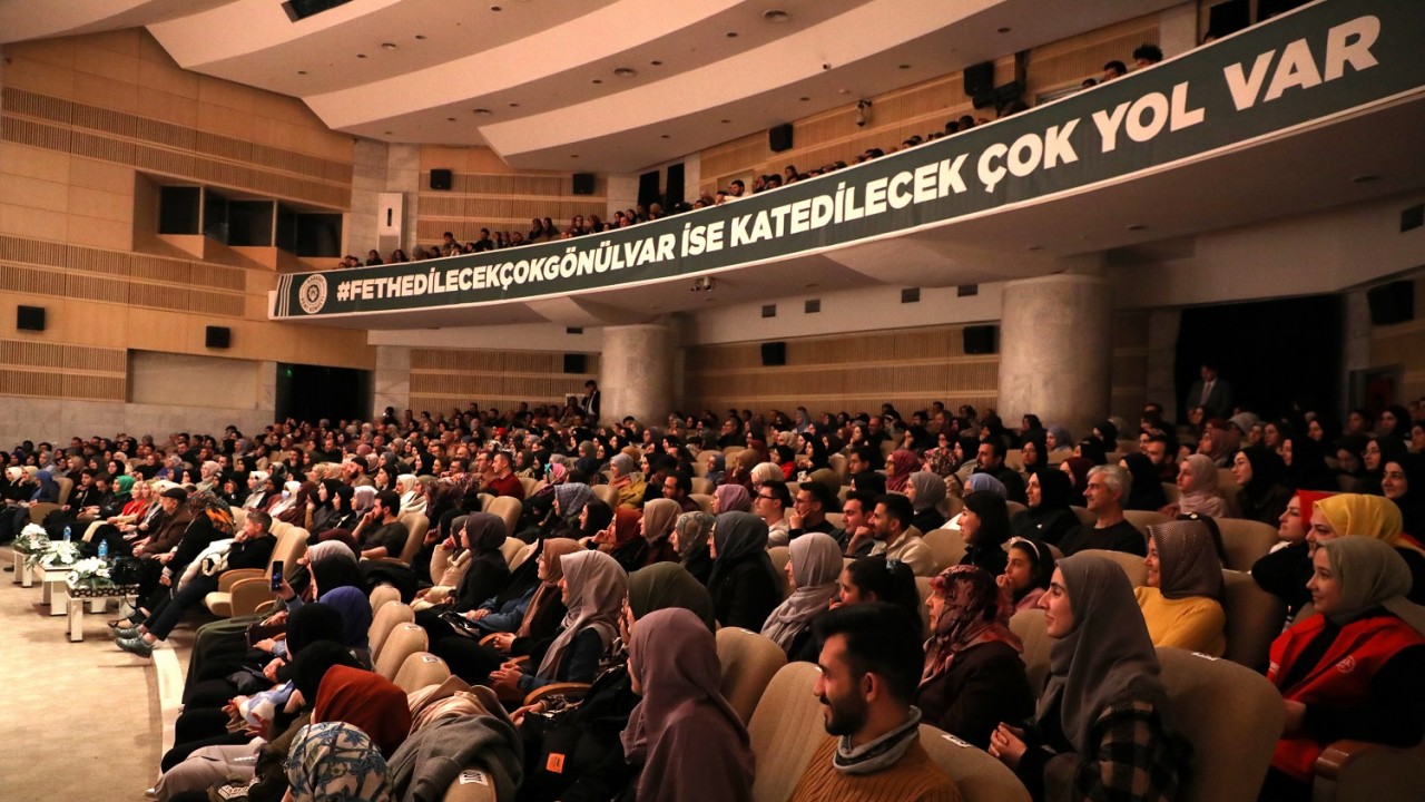 “Postmodern Darbe”yi konu alan oyun Karatay’da sahnelendi