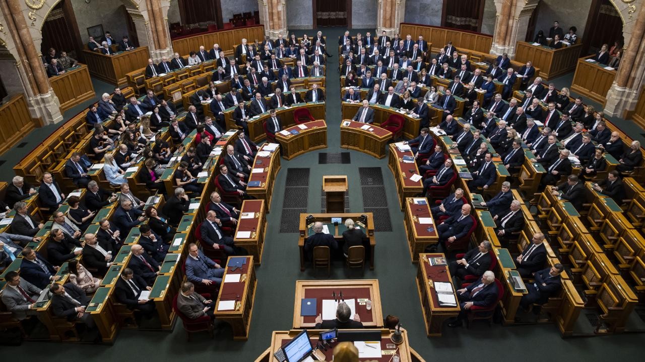 Macaristan İsveç'in NATO'ya üyeliğini onayladı