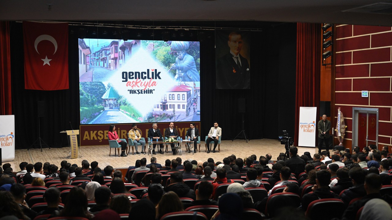 Başkan Altay Akşehir'de esnaf ve gençlerle buluştu