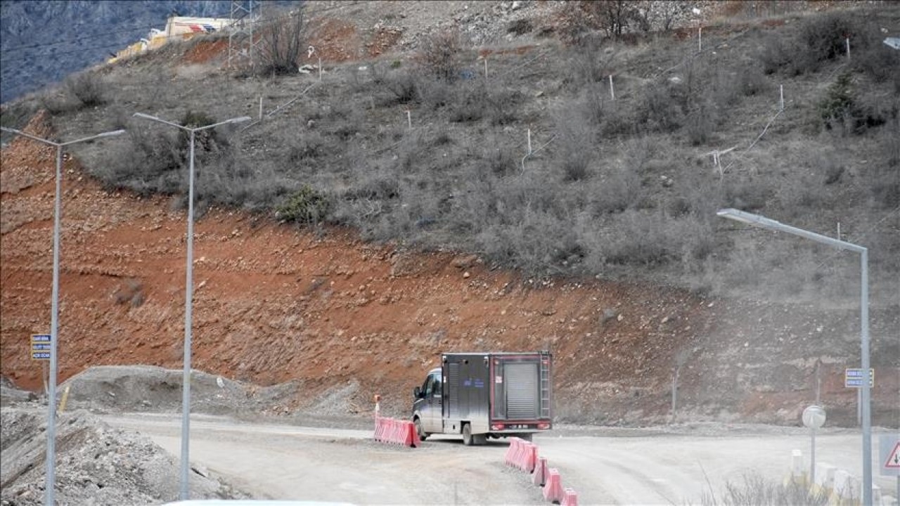 Erzincan'da altın madeni sahasındaki toprak kaymasına ilişkin 2 mühendis tutuklandı
