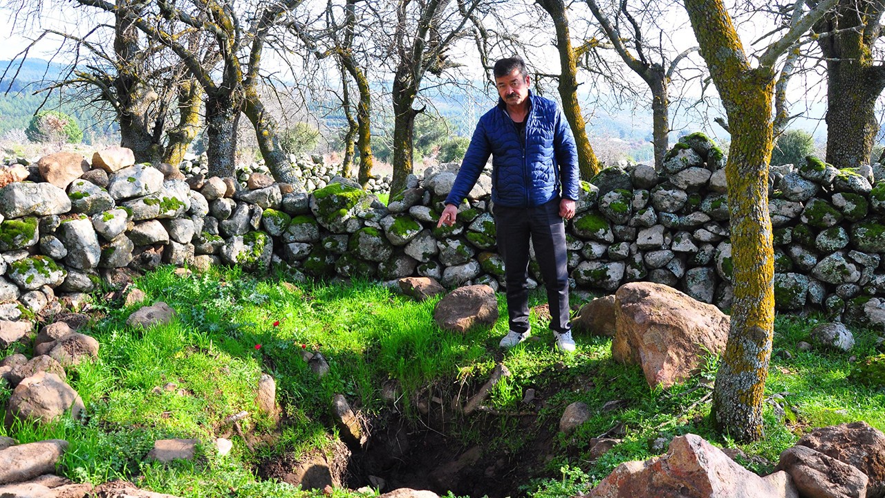 Tarihi mezarlıkta defineci tahribatı