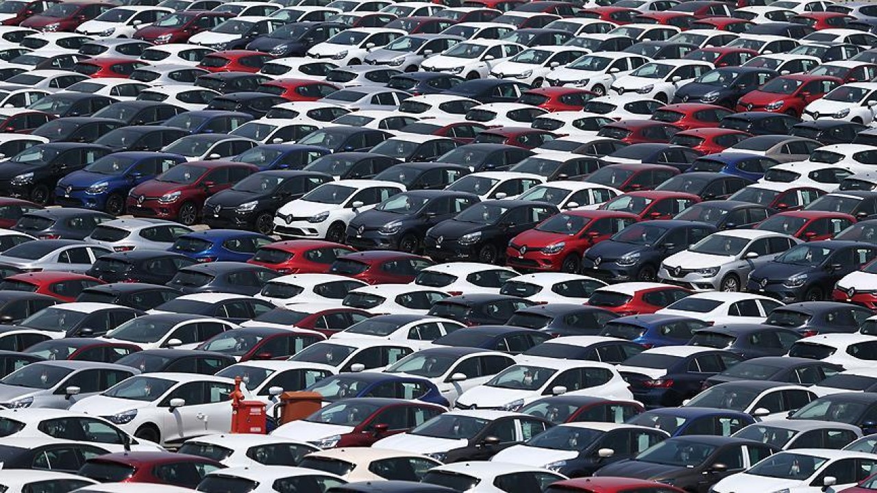 Şubat ayında otomobil pazarının ilk 3'ü değişti