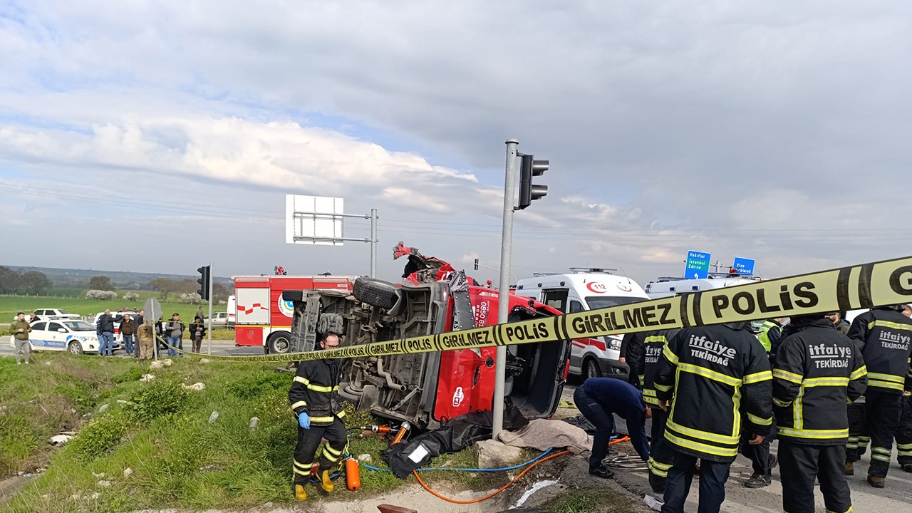 Katliam gibi kaza! Tekirdağ’da TIR, yolcu minibüsüne çarptı: 5 ölü