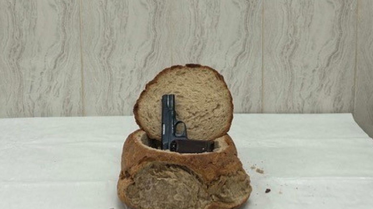 Yok artık dedirtti! Ekmeğin içinden silah çıktı