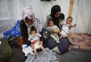 Gazze'de açlık dayanılmaz halde: Filistinli üçüz bebekler, ölüm tehlikesi altında 