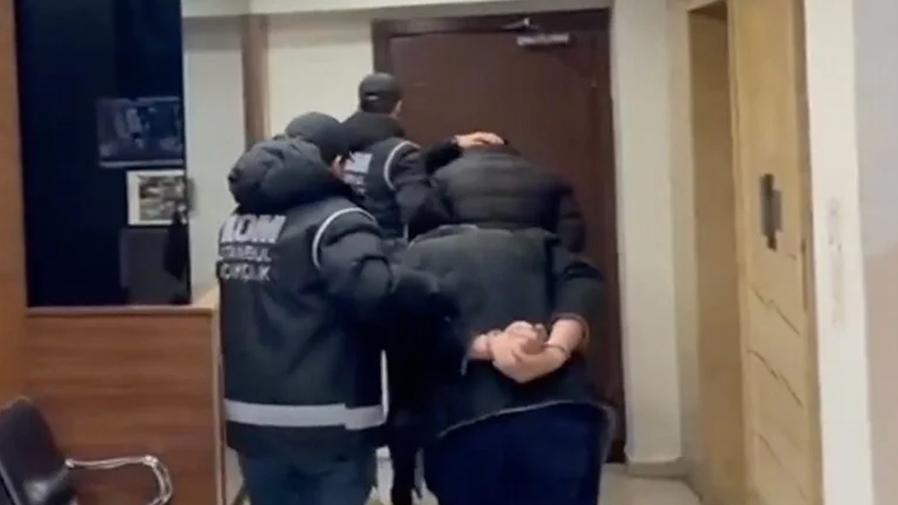 Kırmızı bültenle aranan 2 kişi “Mahzen-23“ operasyonuyla yakalandı