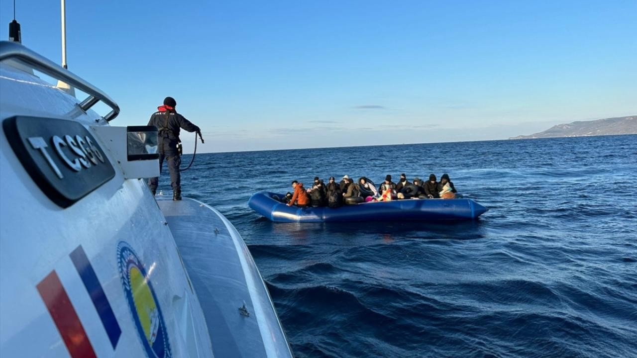 Türk kara sularına itilen 41 düzensiz göçmen kurtarıldı