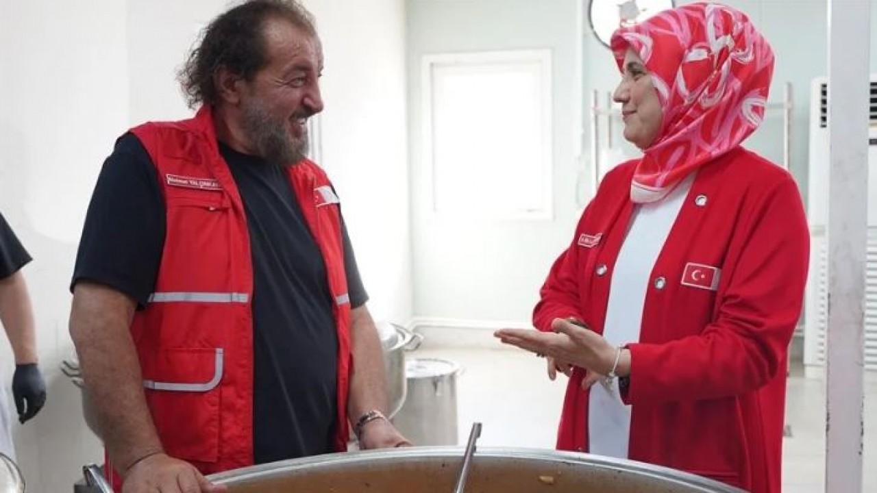Ünlü şef Mehmet Yalçınkaya depremzedeler için iftar sofrası hazırladı