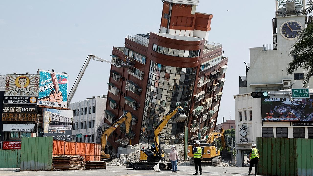 Tayvan’daki 7,4’lük depremde ölenlerin sayısı 12’ye yükseldi