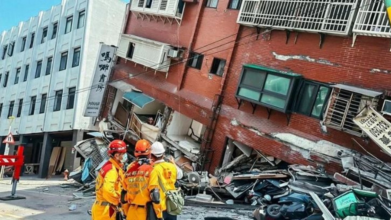 Tayvan’daki 7,4’lük depremde ölenlerin sayısı 13’e yükseldi