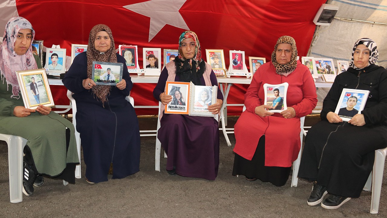 Diyarbakır anneleri Ramazan Bayramı'nı çocuklarına kavuşma ümidiyle karşılıyor 