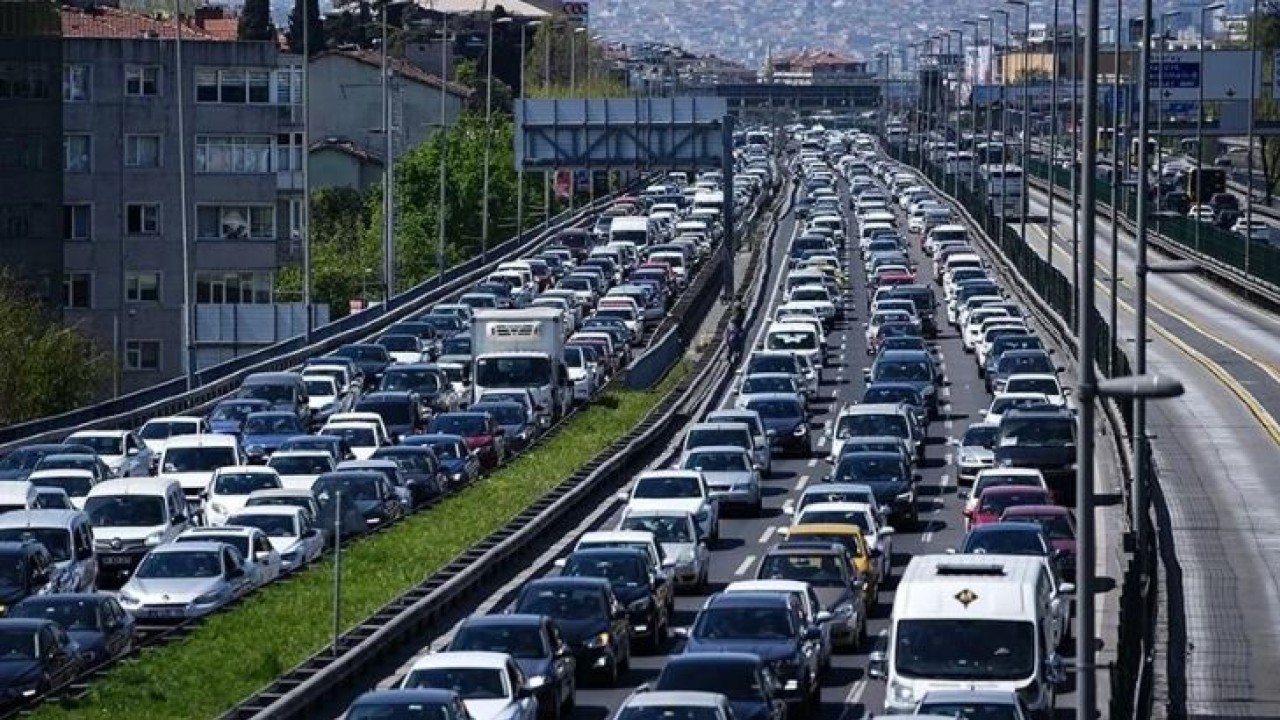 İstanbul trafiğinde bayram tatili yoğunluğu
