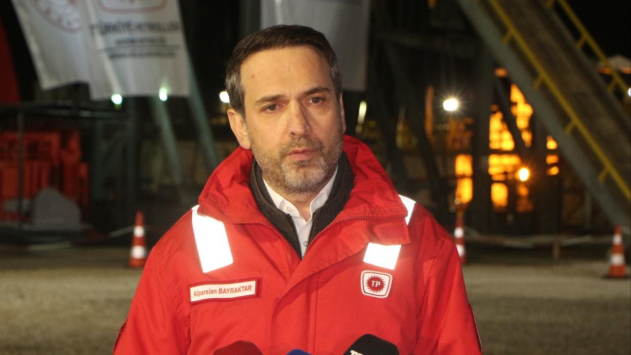 Bakan Bayraktar: Karadeniz'de birkaç ay içinde petrol keşfi için sondaj yapılacak
