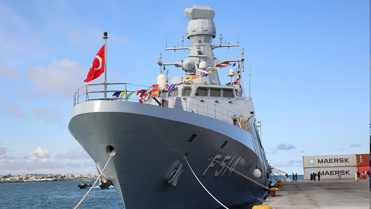 Türkiye’ye ait askeri gemi, Mogadişu’ya ulaştı