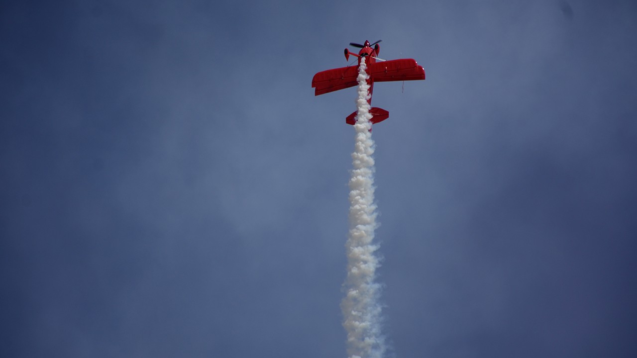 Akrobasi pilotu Semin Öztürk Şener'den Dünya Pilotlar Günü'ne özel gösteri