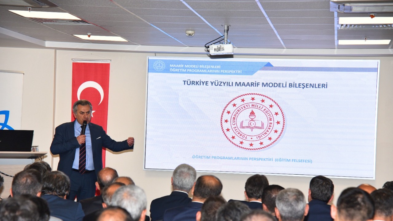 İl Milli Eğitim Müdürü Murat Yiğit "Türkiye Yüzyılı Maarif Modeli"nıi anlattı