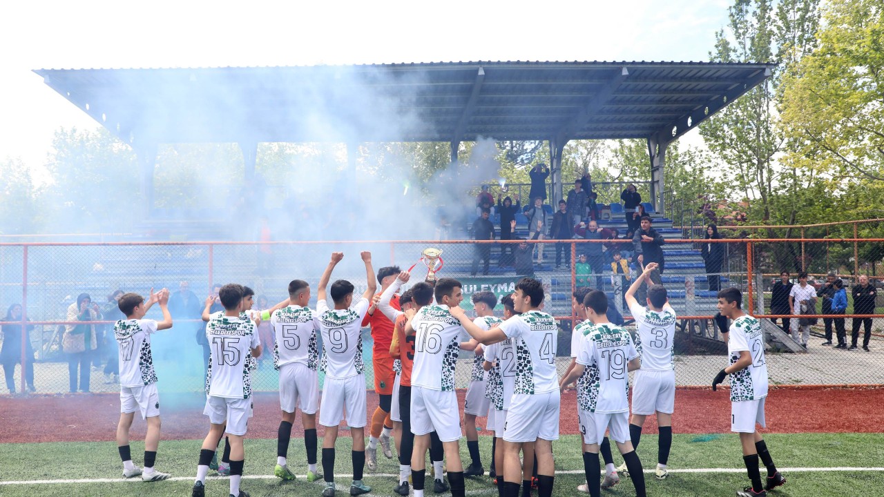 Karatay Belediyespor U15 Futbol Takımı, Süleyman Ünsal’ın adının verildiği U15 Ligi’nde şampiyon oldu