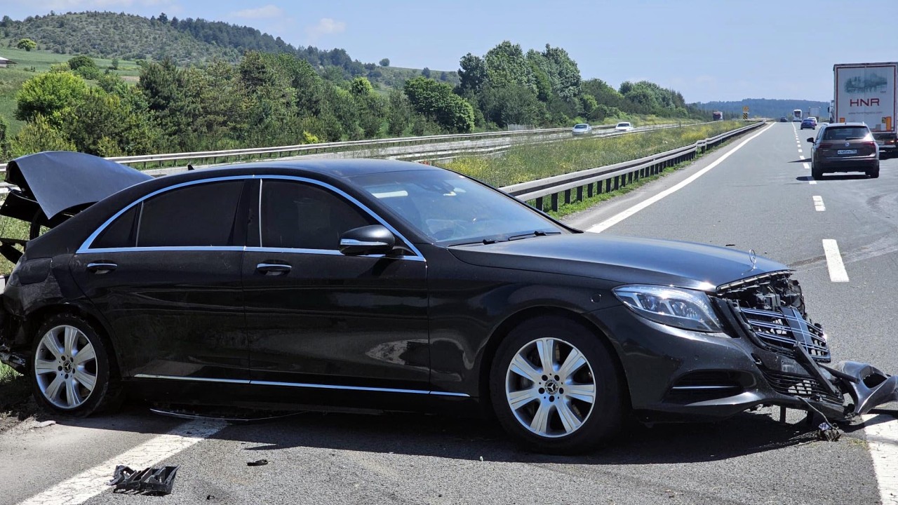 Milli Eğitim Bakanı Yusuf Tekin'in makam aracı kaza yaptı