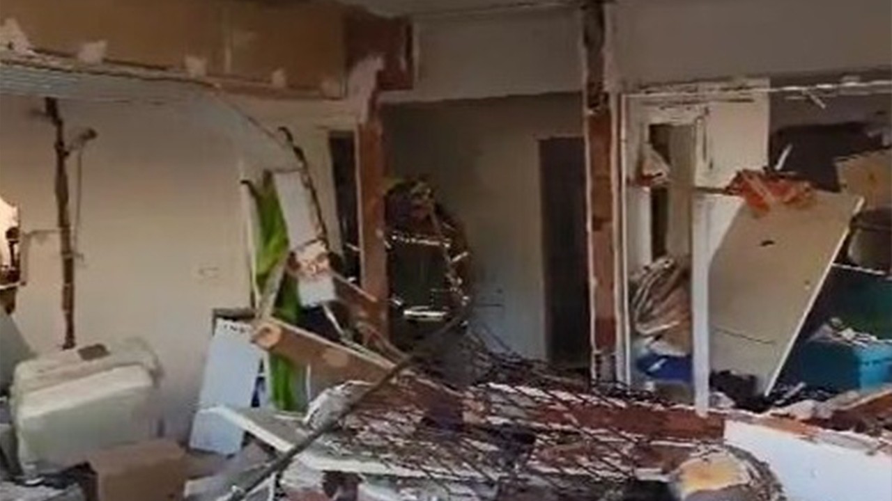 Ev sahibiyle tartışan kiracı doğalgaz vanasını açarak evi patlattı