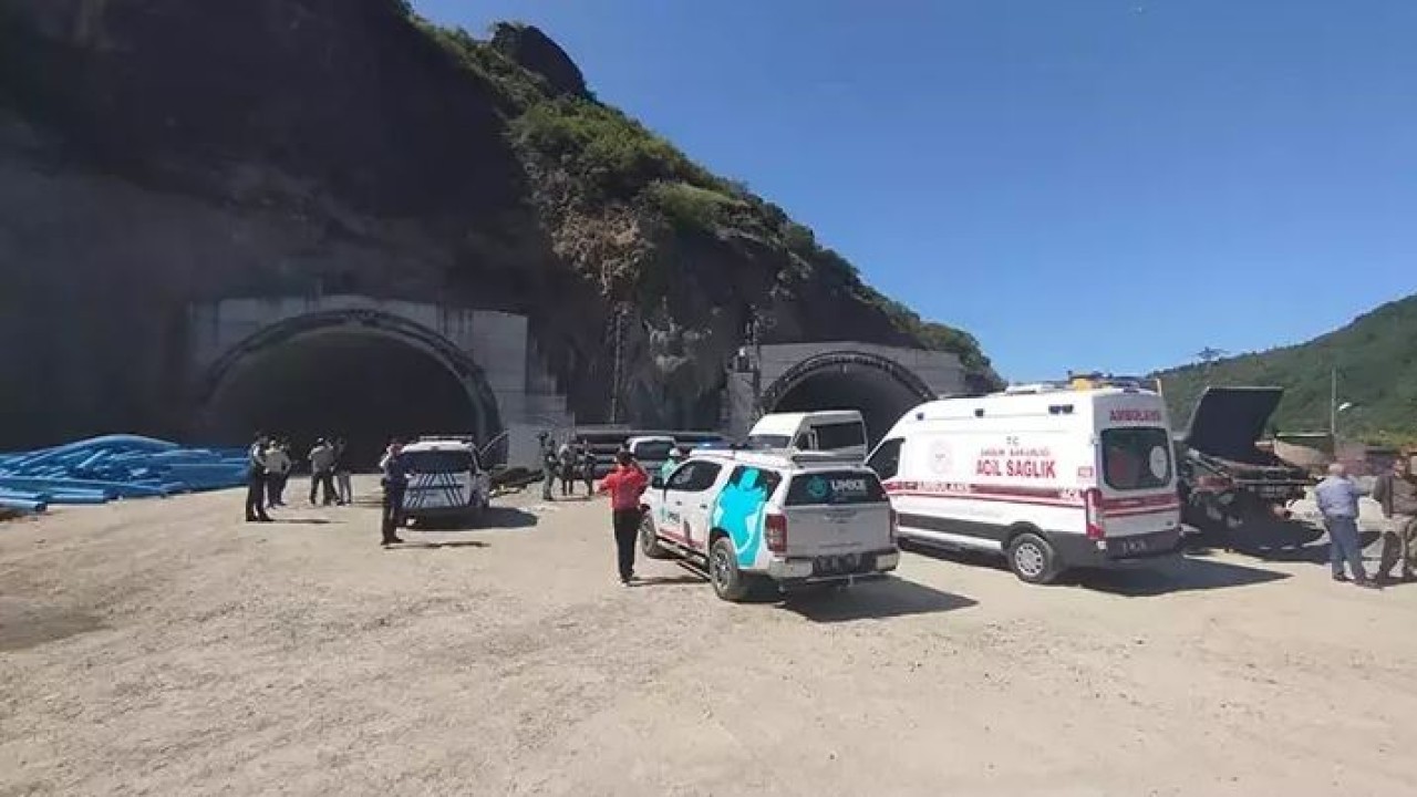 Tünel inşaatında iskele çöktü: 1 işçi yaralı