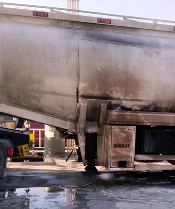 Akaryakıt tankerinden yakıt boşaltımı sırasında yangın çıktı: 1 ölü