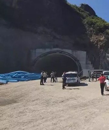 Tünel inşaatında iskele çöktü: 1 işçi yaralı