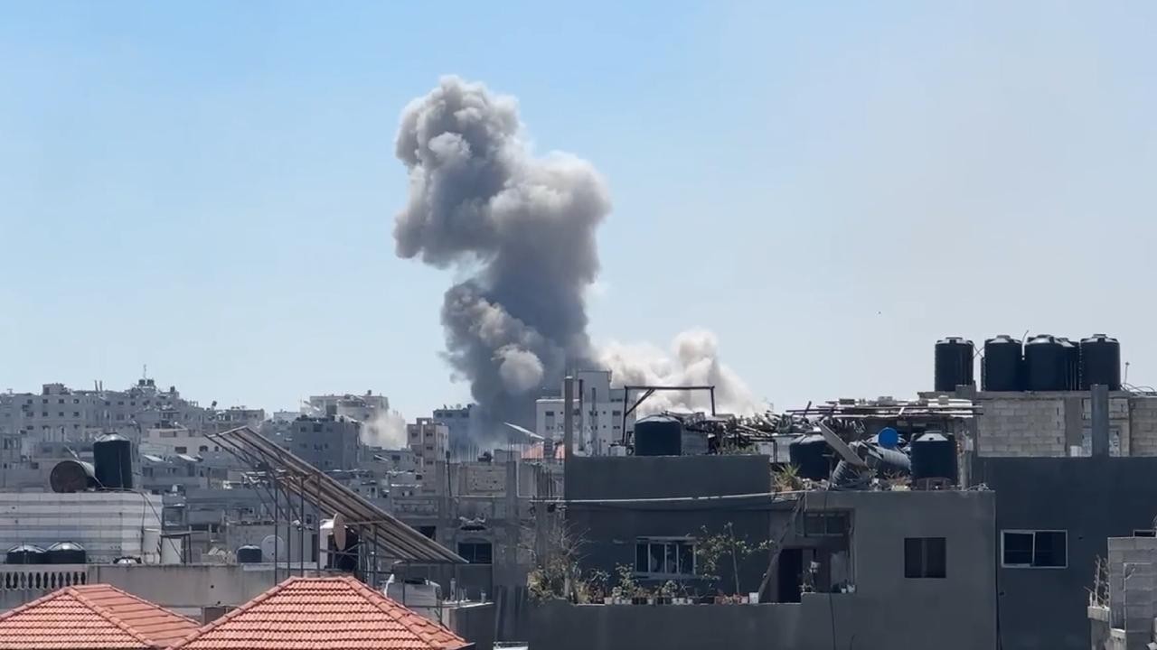 İsrail ordusu Gazze'de yerinden edilmiş Filistinlilerin sığındığı okulu bombaladı