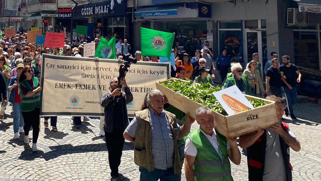 Rize'de çay alım fiyatına 'tabutlu' protesto