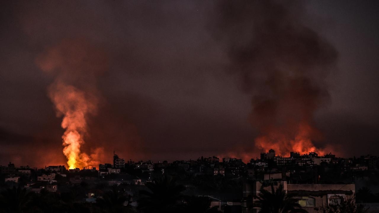 İsrail Refah'ta çadır kenti vurdu
