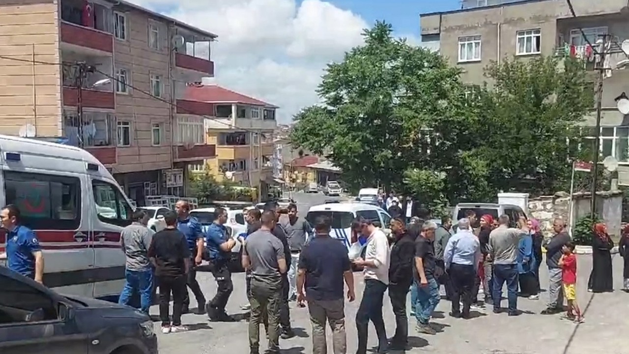 Caddede yürüyen 13 yaşındaki çocuğa yorgun mermi isabet etti