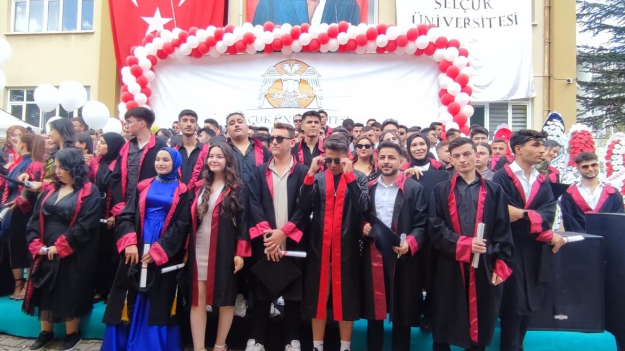 SÜ Huğlu MYO'da mezuniyet heyecanı