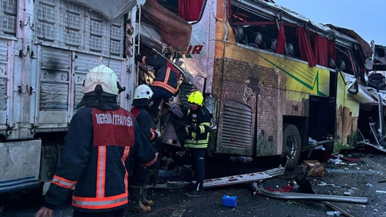 TAG Otoyolu'nda 10 kişinin öldüğü kazada yeni gelişme: Yolcu otobüsü şoförü tutuklandı