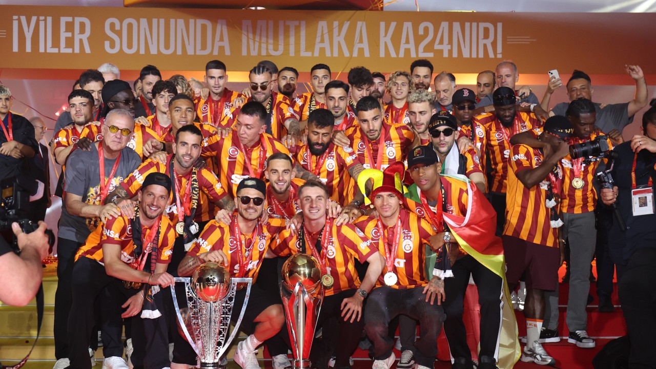 Galatasaray 24'üncü Şampiyonluk ve Süper Kupa ile çifte zaferini kutladı