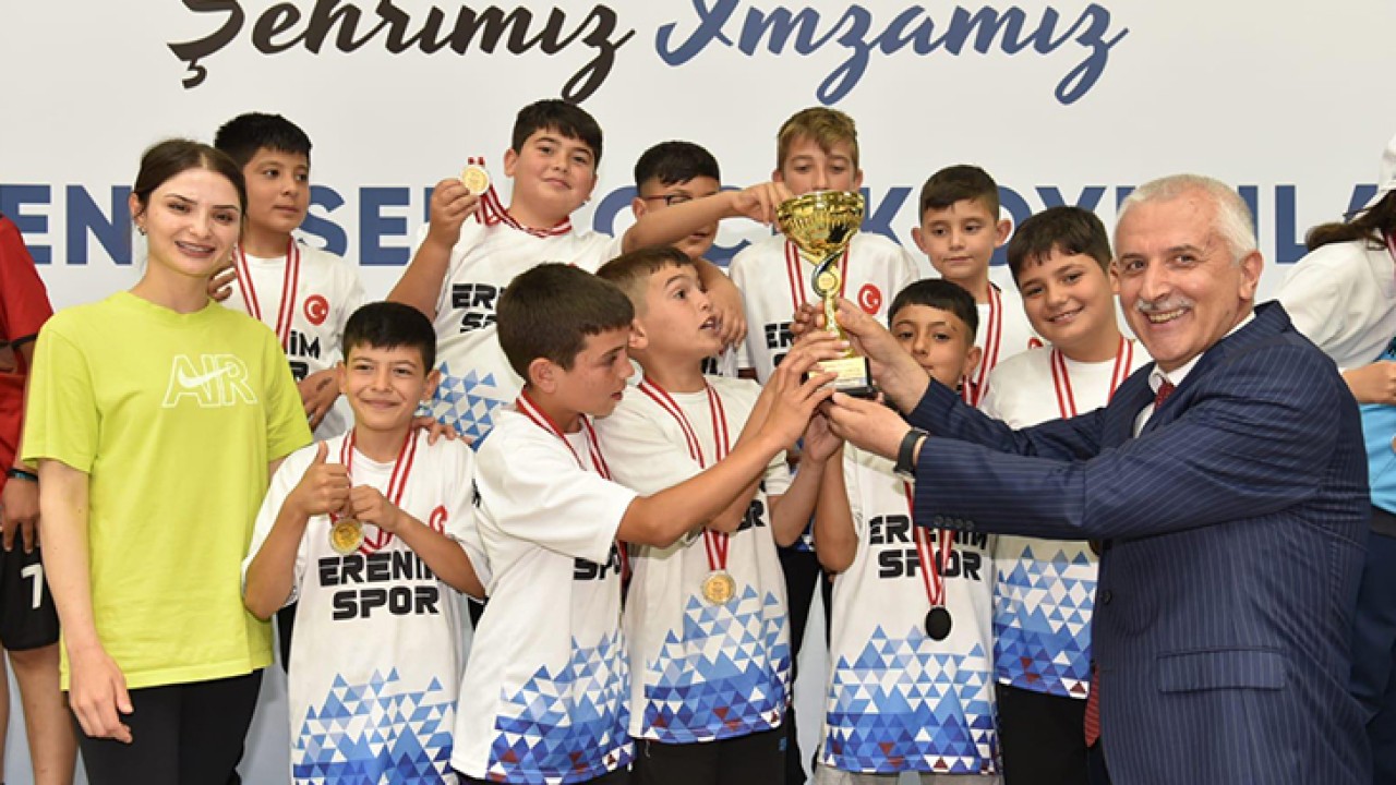 Konya Büyükşehir'in Geleneksel Çocuk Oyunları İl Finali heyecanları üzerine topladı 