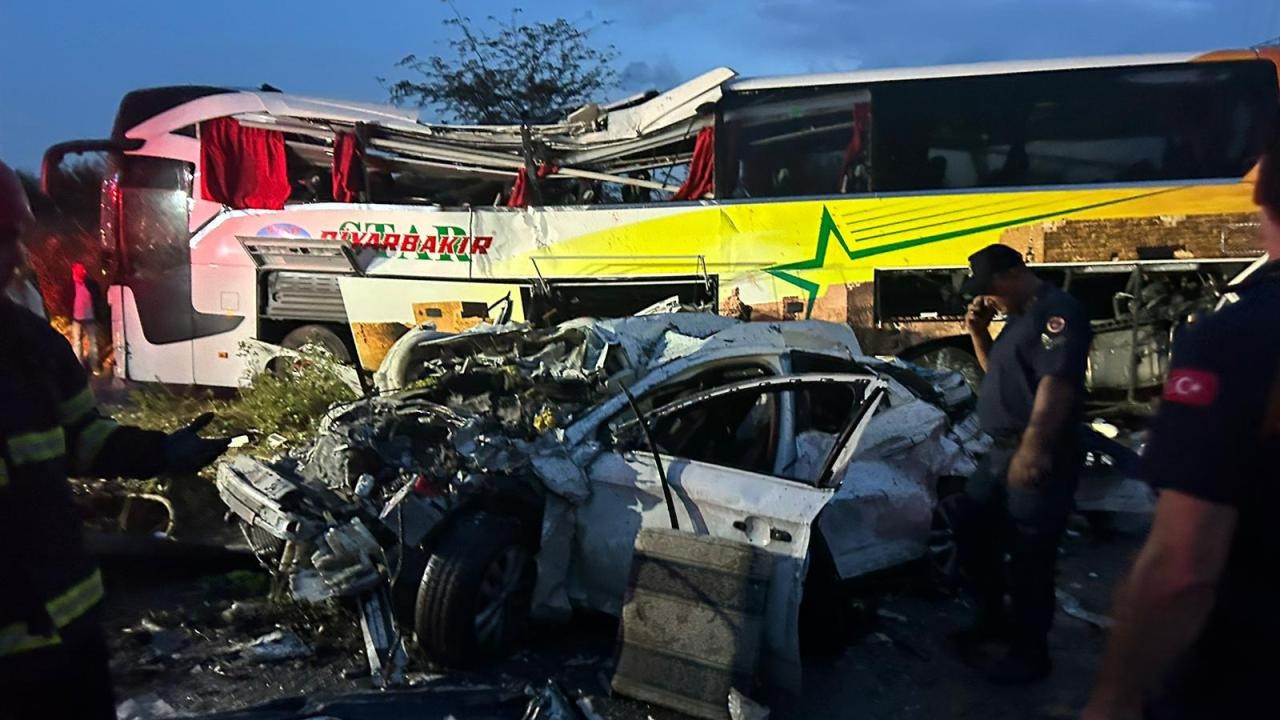 Mersin'deki zincirleme trafik kazasında ölü sayısı 12'ye çıktı