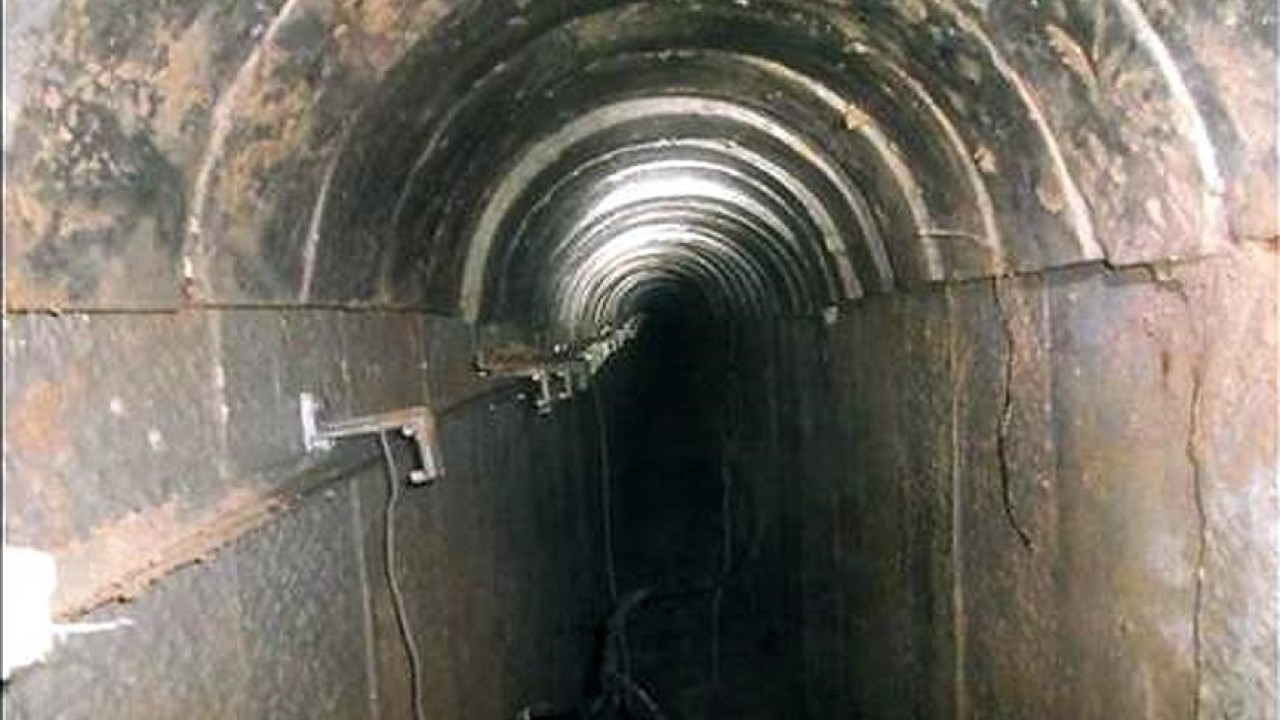 İsrail ordusu, Gazze’de esirlerin cesetlerinin bulunduğu iki tüneli patlattığını duyurdu