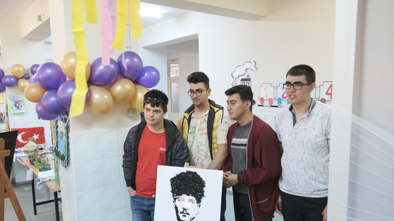 Karapınar'da yıl sonu sergisi açıldı