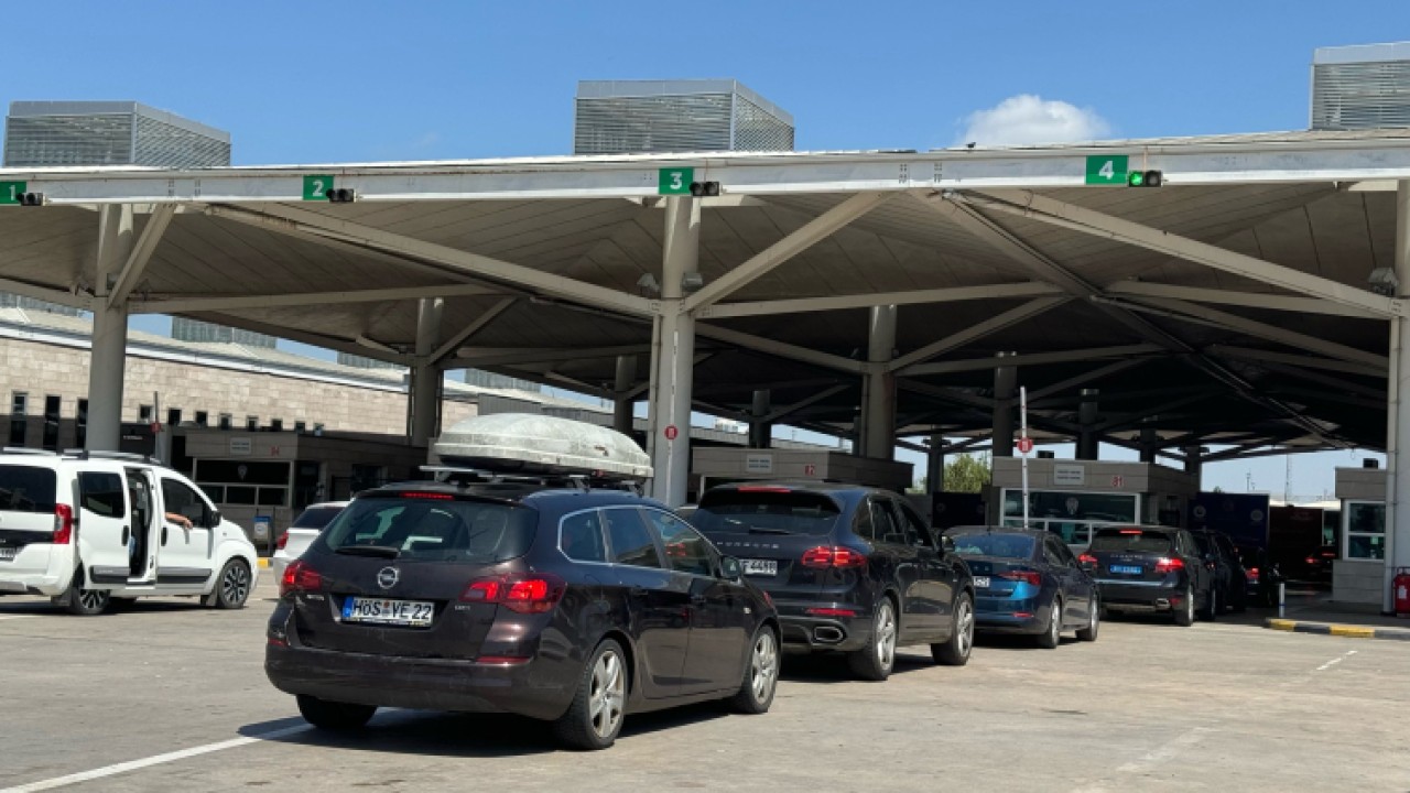 Gurbetçilerin yurda gelişleri başladı