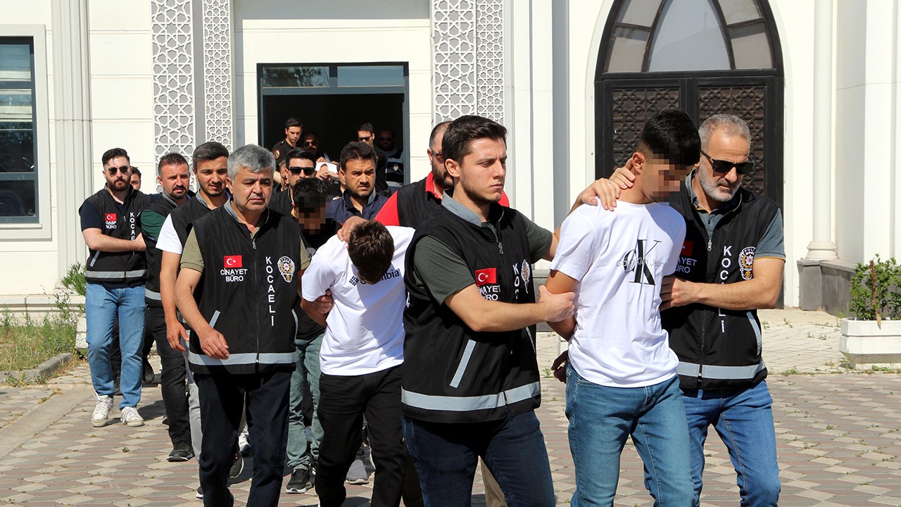 Lise müdür yardımcısı cinayetinde 11 şüpheli adliyede