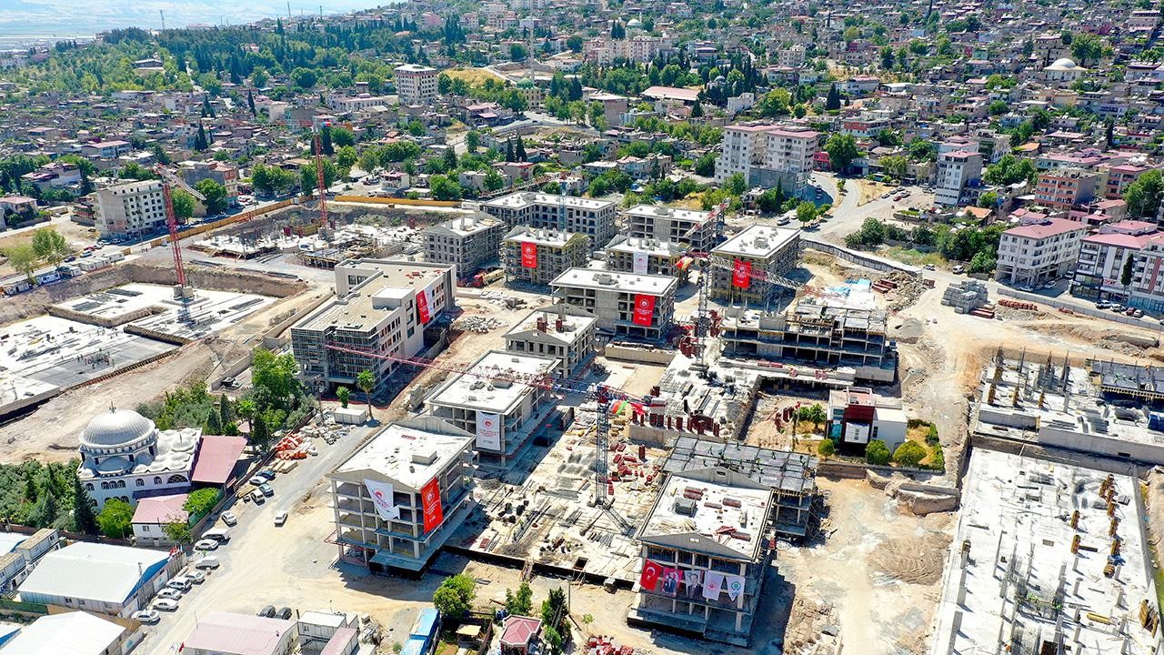 "Kahramanmaraş'ın kalbi"ndeki TOKİ konutları hızla yükseliyor