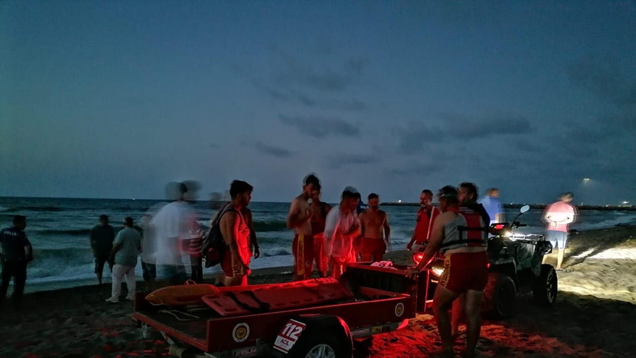 Karasu'da dalgalara kapılan 2 kişi boğuldu