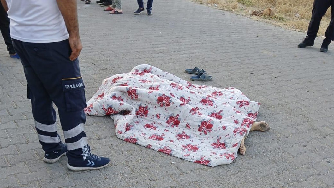 Otomobilin çarptığı kadın öldü