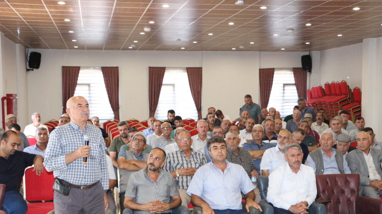 Yunak'ta çiftçiler TARSİM'e şikayetlerini dile getirmek için toplantı düzenlendi