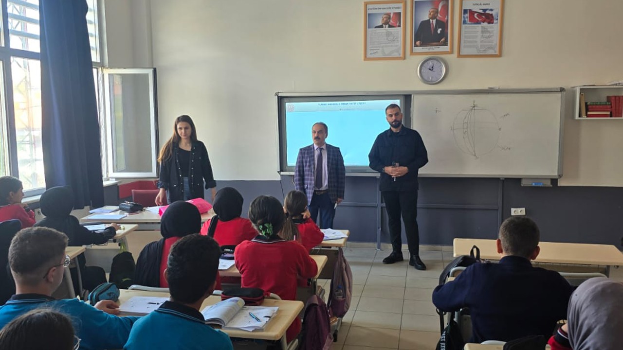 Konya'da okullarda  Türkiye Yüzyılı Maarif Modeli anlatılıyor